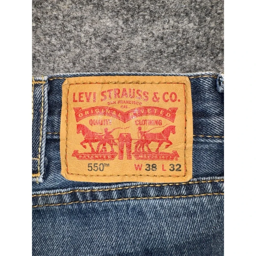 Title: Levi's 550 Relaxed Fit Jeans Men's Size 38x32 Blue Denim Tapered Leg